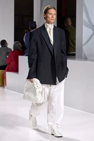 Look 12